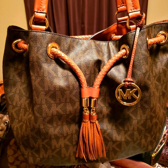 Michael Kors Large Hobo Bah - Picture 1 of 1